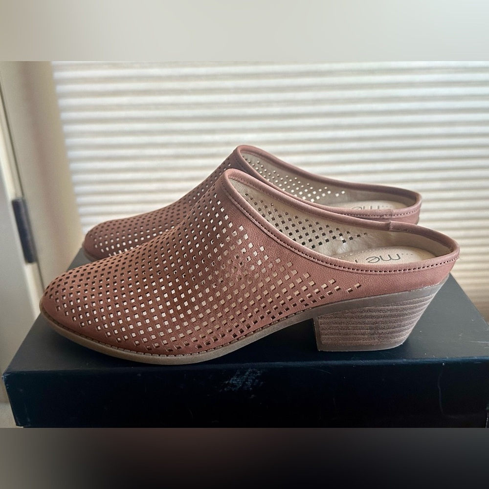 Stylish Ribbed Slip-On Shoes - Picture 3 of 10